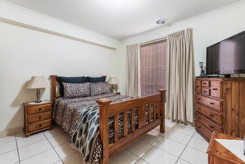 Photo - 37 Flagstaff Loop, Craigieburn VIC 3064 - Image 6