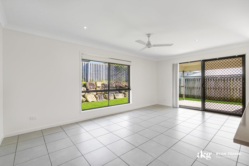 Photo - 37 Flora Terrace, Pimpama QLD 4209 - Image 9