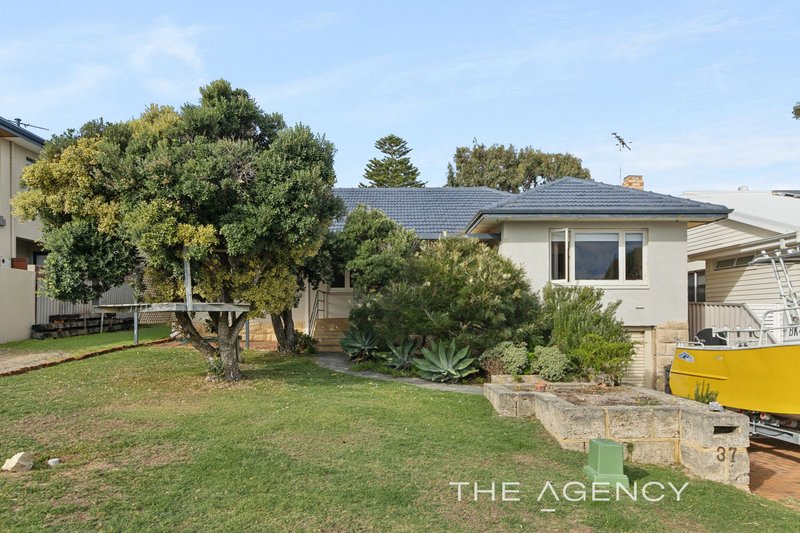 Photo - 37 Floyd Street, Trigg WA 6029 - Image 2