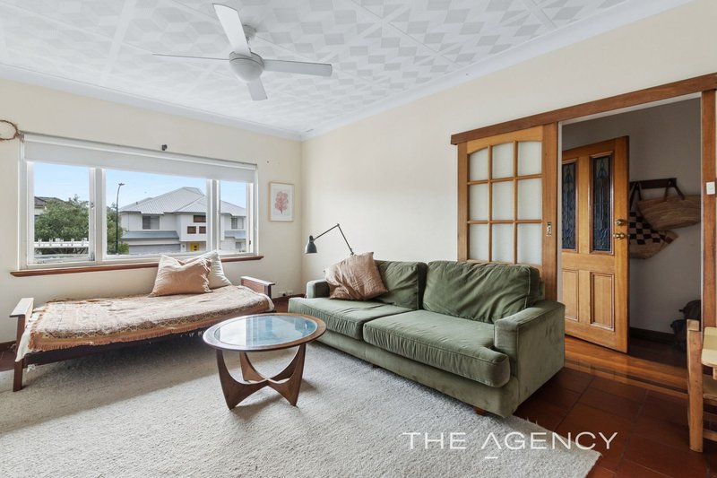 Photo - 37 Floyd Street, Trigg WA 6029 - Image 4