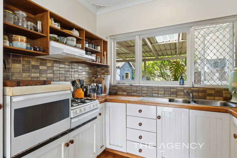 Photo - 37 Floyd Street, Trigg WA 6029 - Image 10