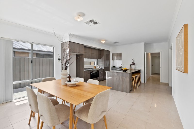 Photo - 37 Forever Boulevard, Banksia Grove WA 6031 - Image 2