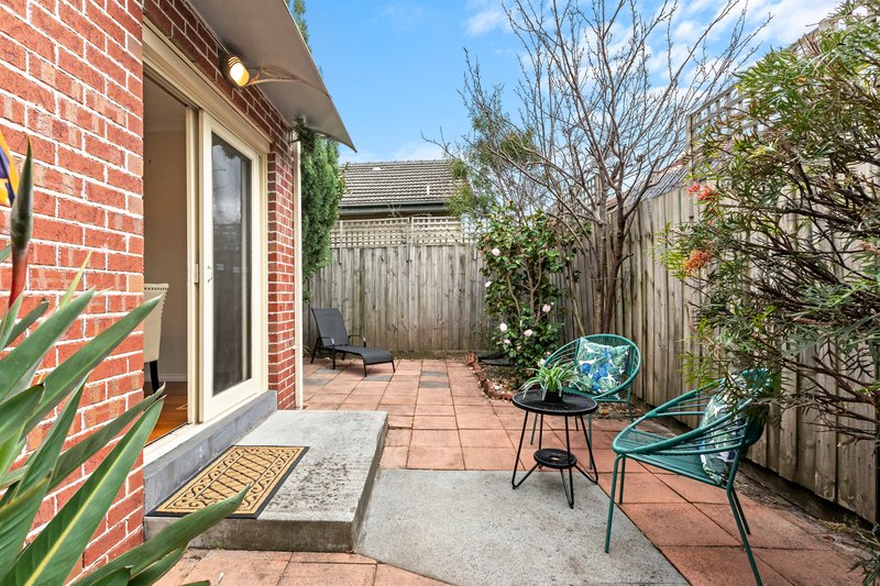 Photo - 37 Friendship Square, Cheltenham VIC 3192 - Image 12