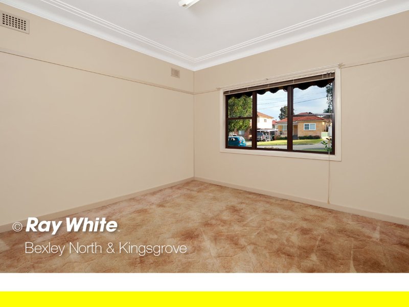 Photo - 37 Glamis Street, Kingsgrove NSW 2208 - Image 4