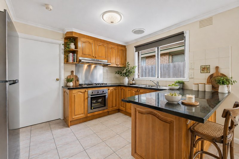 Photo - 37 Glenmorgan Close, Clayton South VIC 3169 - Image 5