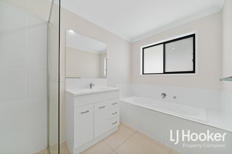 Photo - 37 Gossan Circuit, Yarrabilba QLD 4207 - Image 7
