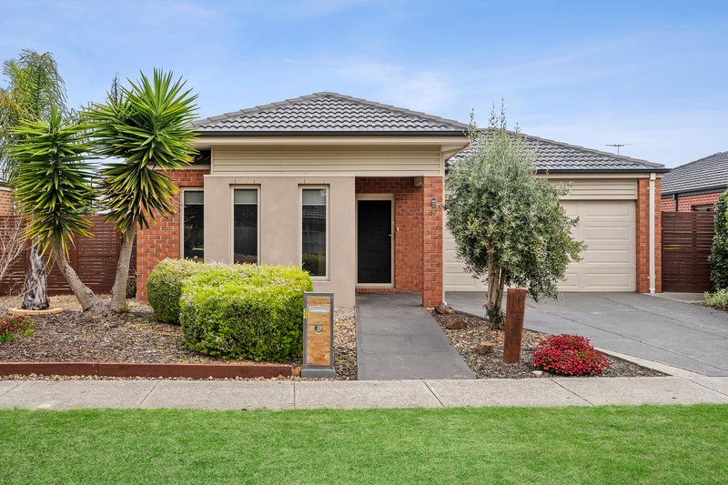 37 Grand Lakes Way, Lara VIC 3212