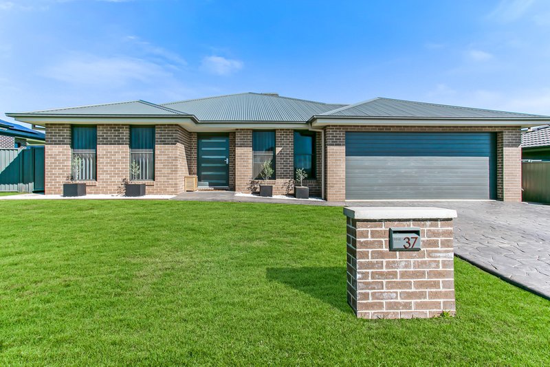 37 Grand Meadows Drive, Tamworth NSW 2340