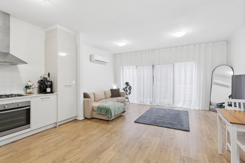 Photo - 37 Greenview Place, Blakeview SA 5114 - Image 3