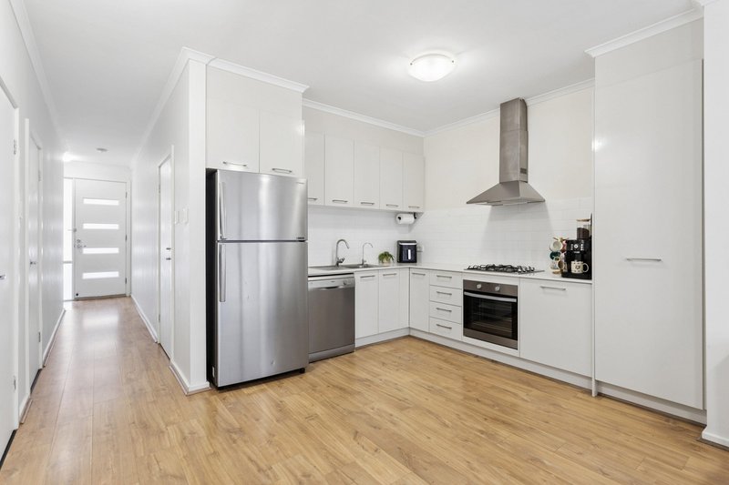 Photo - 37 Greenview Place, Blakeview SA 5114 - Image 4