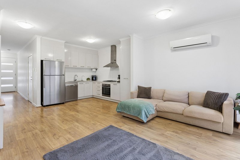Photo - 37 Greenview Place, Blakeview SA 5114 - Image 6