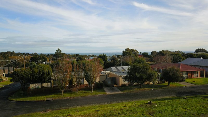 Photo - 37 Gumbowie Avenue, Clifton Springs VIC 3222 - Image 5