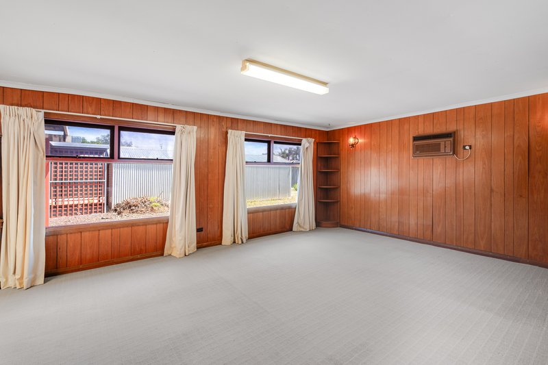 Photo - 37 Halifax Avenue, Parafield Gardens SA 5107 - Image 9