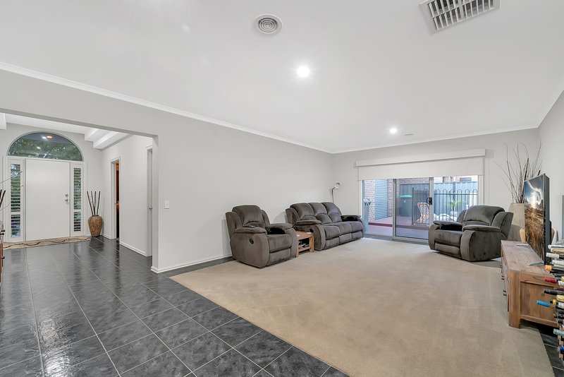 Photo - 37 Hemsley Promenade, Point Cook VIC 3030 - Image 4