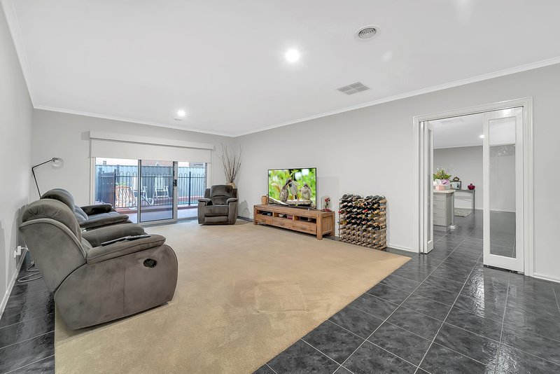 Photo - 37 Hemsley Promenade, Point Cook VIC 3030 - Image 5