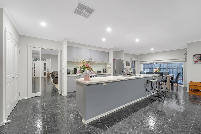 Photo - 37 Hemsley Promenade, Point Cook VIC 3030 - Image 10