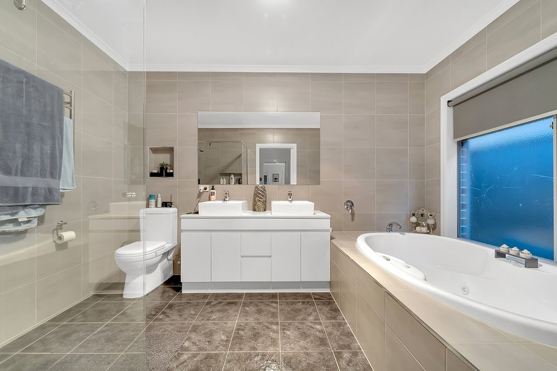 Photo - 37 Hemsley Promenade, Point Cook VIC 3030 - Image 15