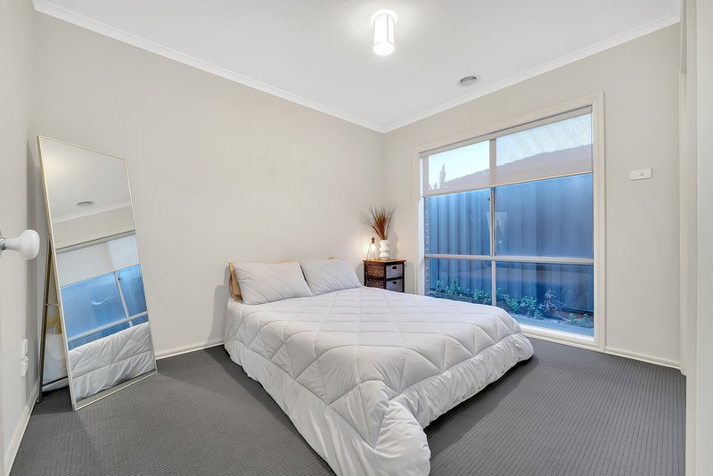 Photo - 37 Hemsley Promenade, Point Cook VIC 3030 - Image 17