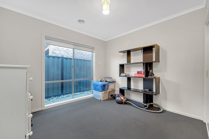 Photo - 37 Hemsley Promenade, Point Cook VIC 3030 - Image 20