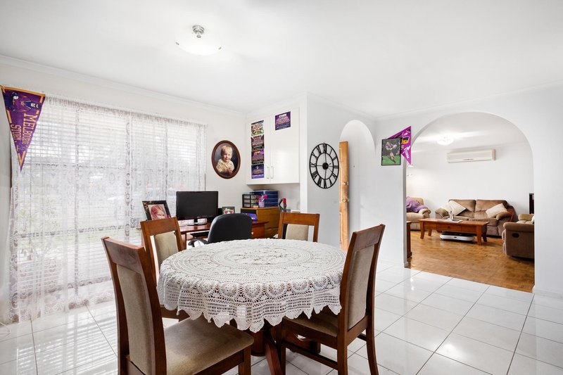 Photo - 37 Henty Street, Pakenham VIC 3810 - Image 7