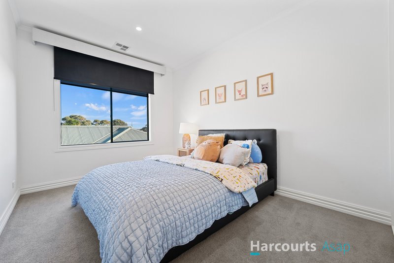 Photo - 37 Highfielde Avenue, Berwick VIC 3806 - Image 14