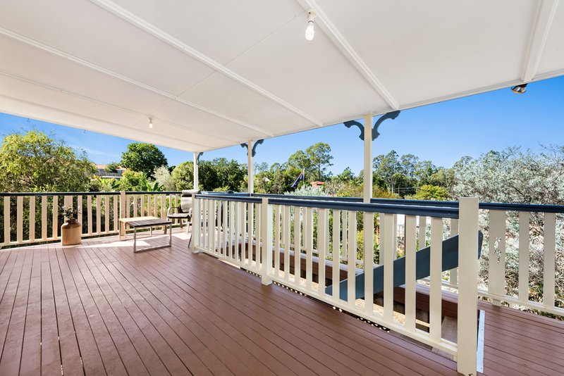 Photo - 37 Hillenvale Avenue, Arana Hills QLD 4054 - Image 3