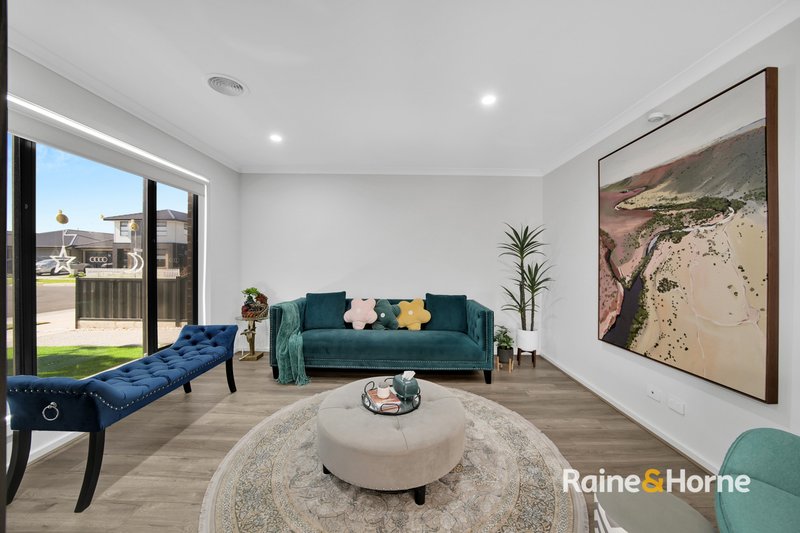 Photo - 37 Iconic Drive, Tarneit VIC 3029 - Image 3