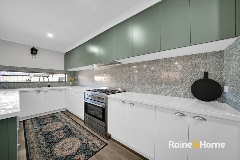 Photo - 37 Iconic Drive, Tarneit VIC 3029 - Image 4