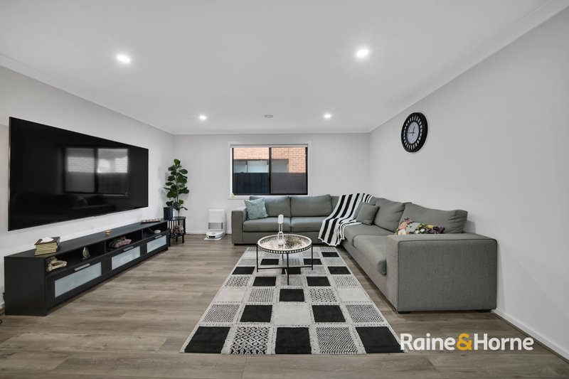 Photo - 37 Iconic Drive, Tarneit VIC 3029 - Image 9