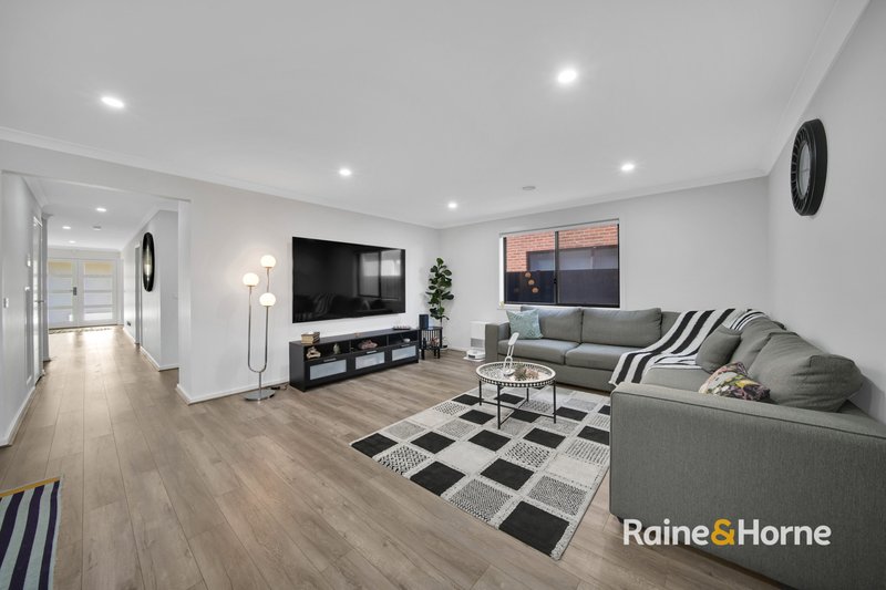Photo - 37 Iconic Drive, Tarneit VIC 3029 - Image 10