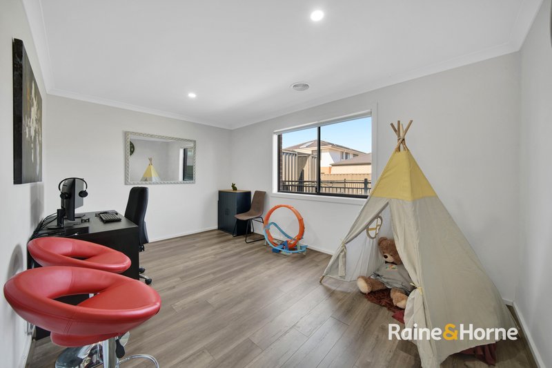 Photo - 37 Iconic Drive, Tarneit VIC 3029 - Image 11