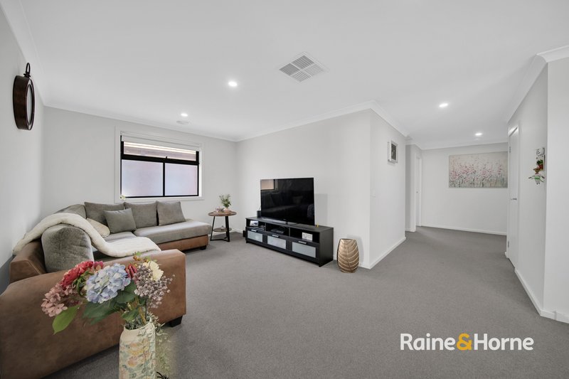 Photo - 37 Iconic Drive, Tarneit VIC 3029 - Image 13