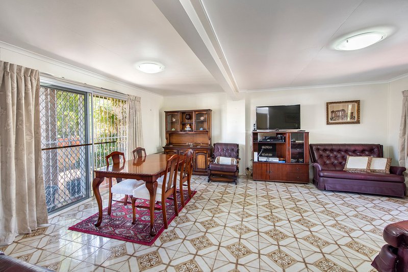 Photo - 37 Ilya Street, Macgregor QLD 4109 - Image 4