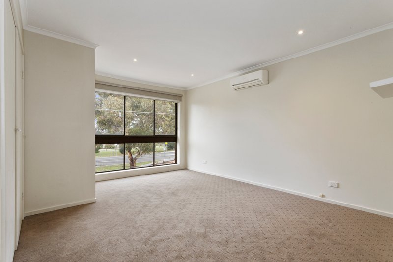 Photo - 37 Jackman Crescent, Keilor VIC 3036 - Image 8