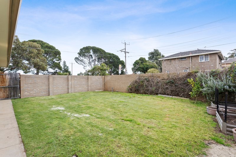 Photo - 37 Jackman Crescent, Keilor VIC 3036 - Image 9