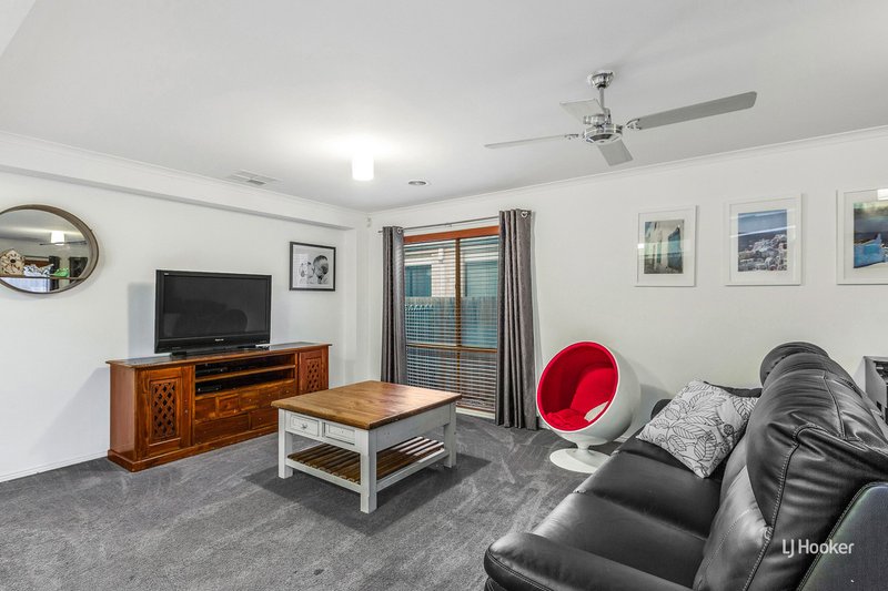 Photo - 37 Jamieson Way, Point Cook VIC 3030 - Image 3