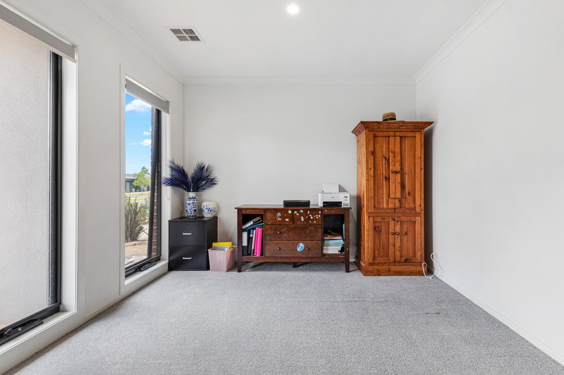 Photo - 37 Jessen Way, Wyndham Vale VIC 3024 - Image 10