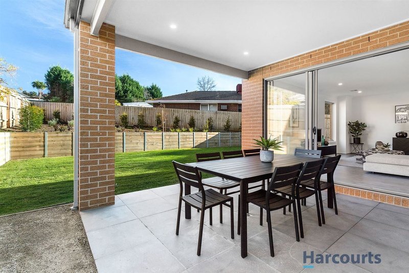 Photo - 37 King Arthur Drive, Glen Waverley VIC 3150 - Image 13