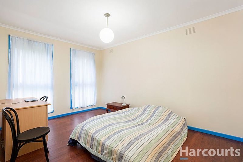 Photo - 37 King Arthur Drive, Glen Waverley VIC 3150 - Image 6