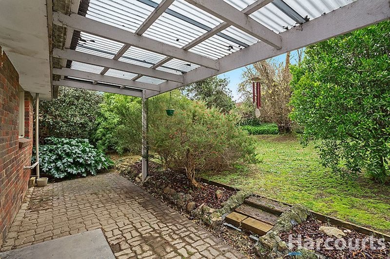 Photo - 37 King Arthur Drive, Glen Waverley VIC 3150 - Image 8