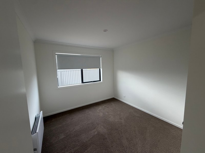 Photo - 37 Kingparrot Circuit, Benalla VIC 3672 - Image 3