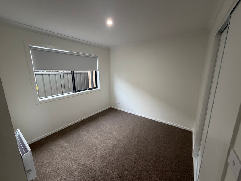 Photo - 37 Kingparrot Circuit, Benalla VIC 3672 - Image 4
