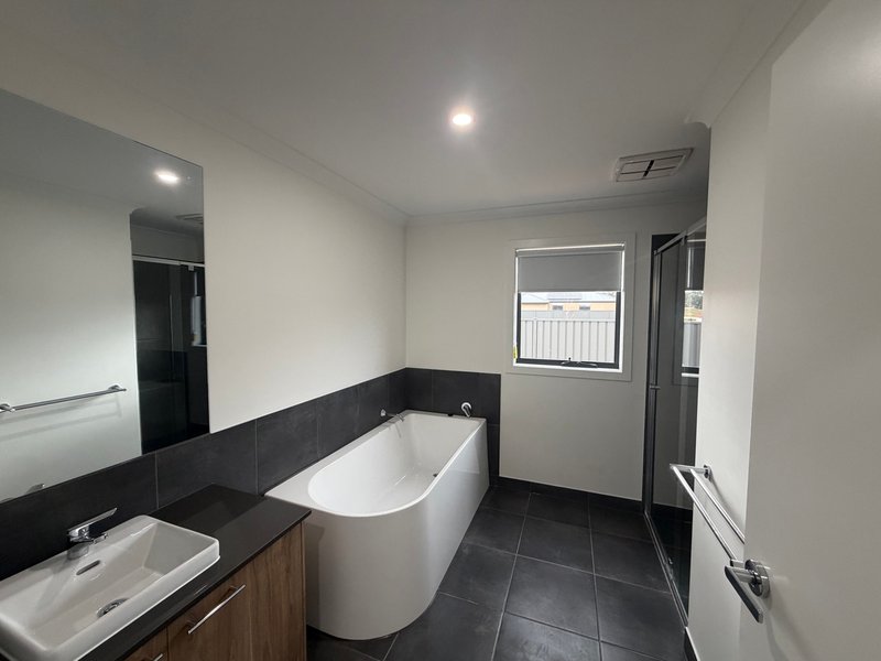 Photo - 37 Kingparrot Circuit, Benalla VIC 3672 - Image 5