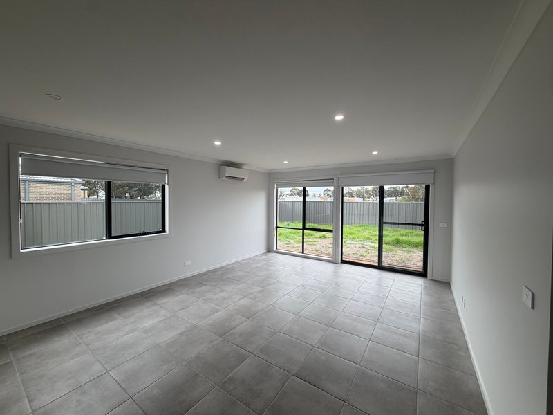 Photo - 37 Kingparrot Circuit, Benalla VIC 3672 - Image 7