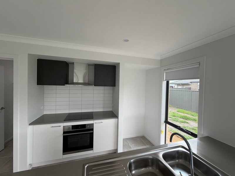 Photo - 37 Kingparrot Circuit, Benalla VIC 3672 - Image 8