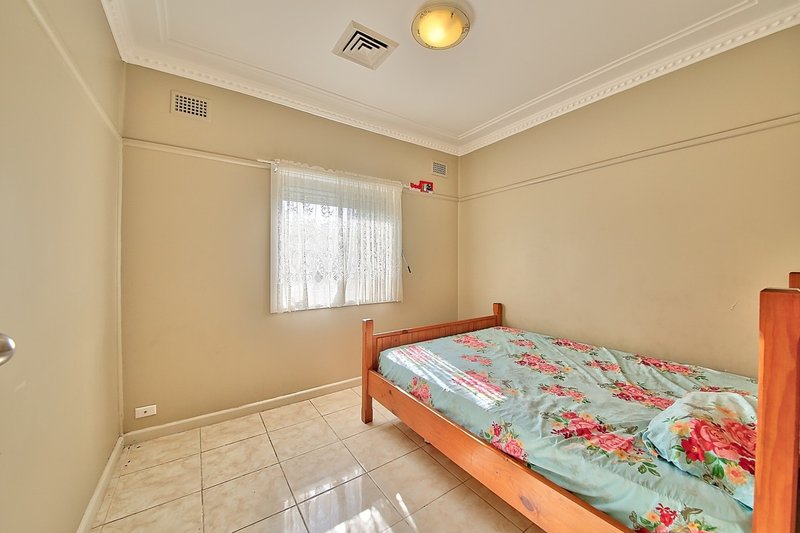 Photo - 37 Kiora Street, Canley Heights NSW 2166 - Image 5