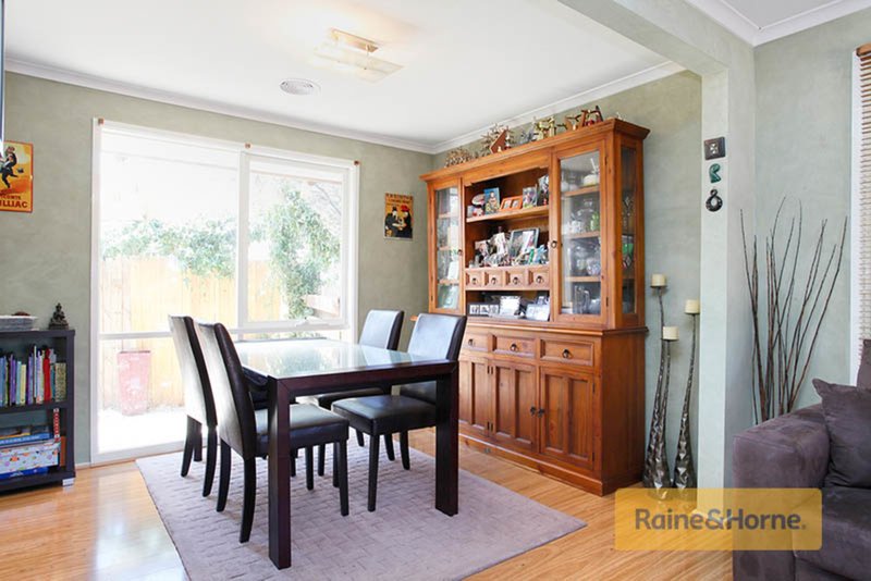 Photo - 37 Lachlan Road, Melton South VIC 3338 - Image 4