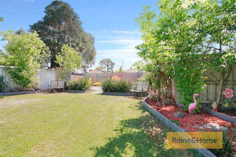 Photo - 37 Lachlan Road, Melton South VIC 3338 - Image 9