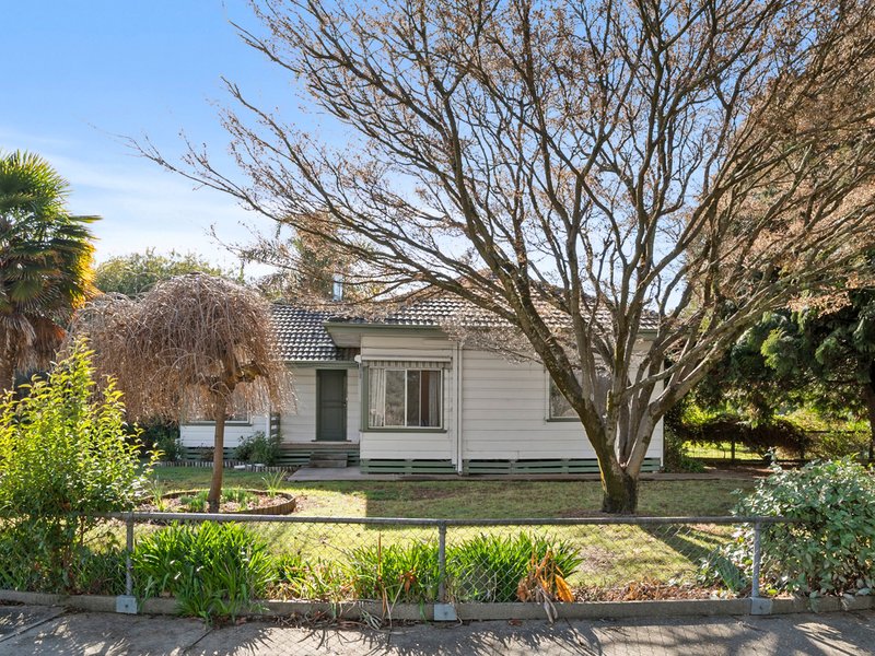 Photo - 37 Lawrence Street, Myrtleford VIC 3737 - Image 2