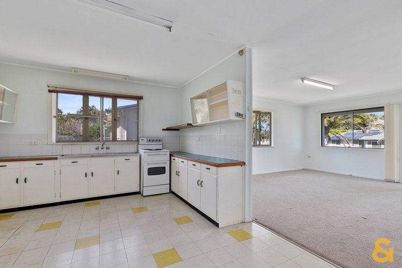 Photo - 37 Leadale Street, Wynnum West QLD 4178 - Image 3